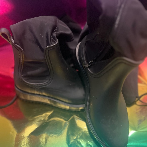 Knee Boots - Picture 2 of 3